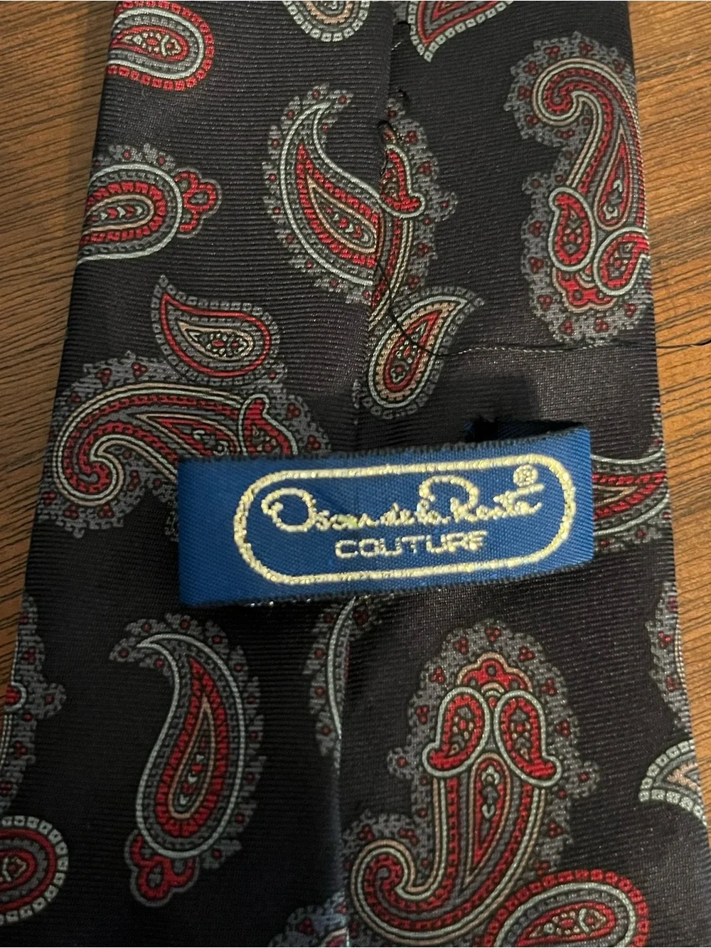 Oscar De La Renta Couture Classic Black Paisley Silk Tie with Red Accents